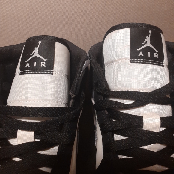 Sold jordan 1 mid - Picture 2 of 11